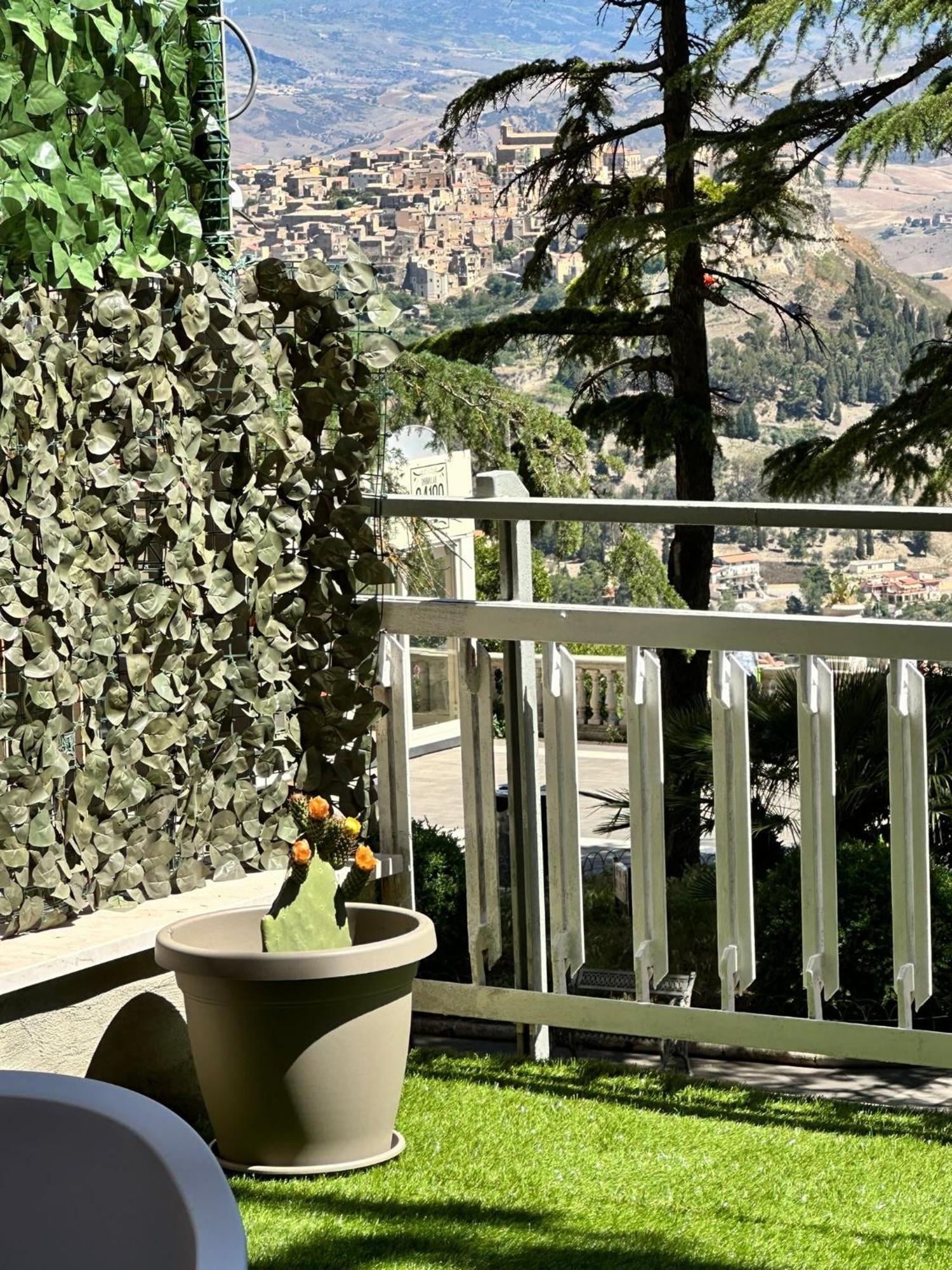 Doctor House Standard, Suites & Luxury Rooms Enna Exterior photo
